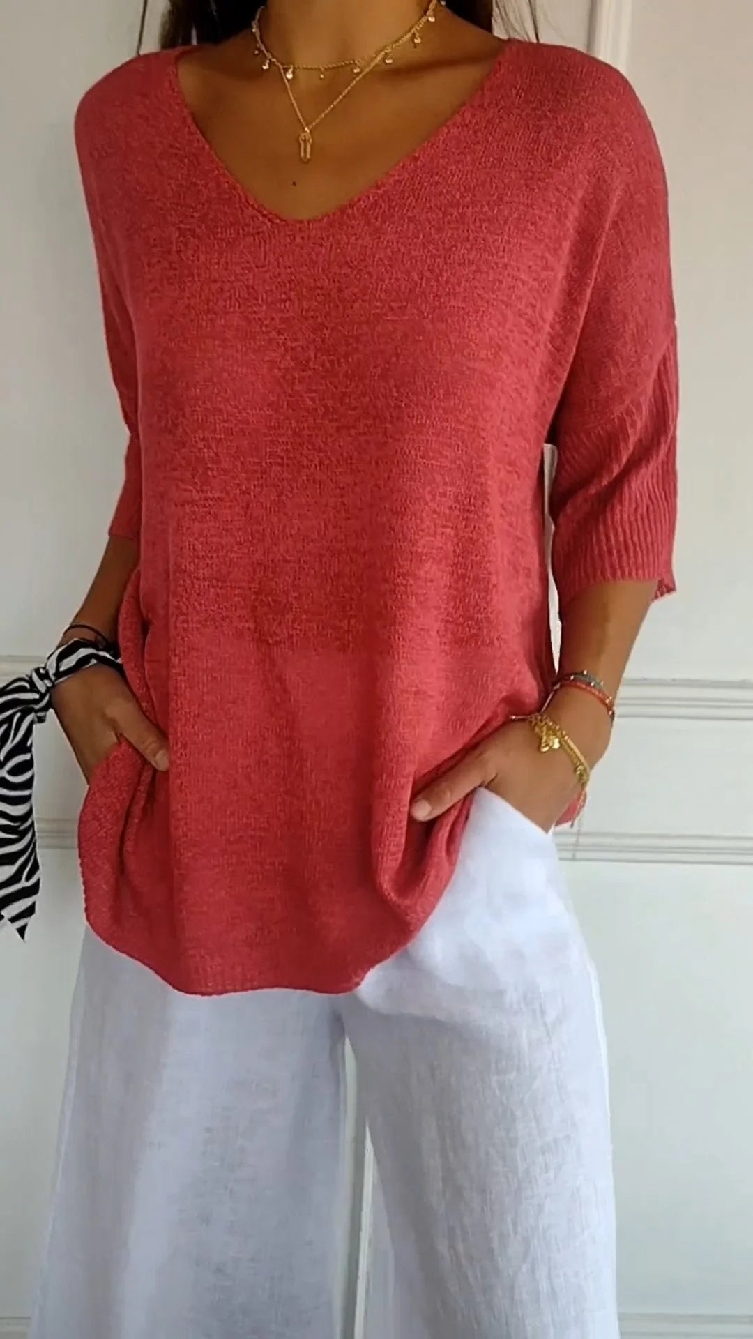 Vera™ Plain knitted top with V-neckline